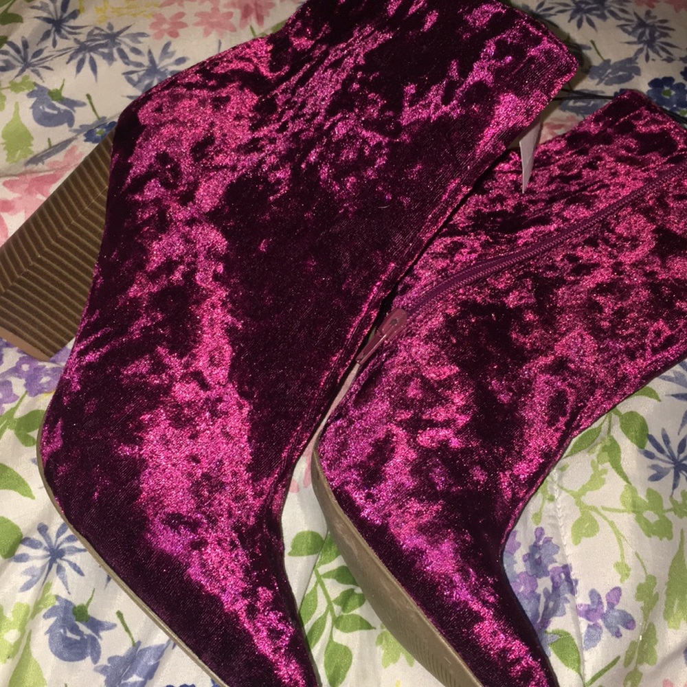 brand NEW velvet heel booties! rue21 brand!